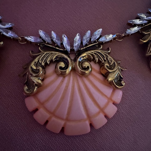 VINTAGE COLLECTIBLE STATEMENT NECKLACE - Picture 2 of 4
